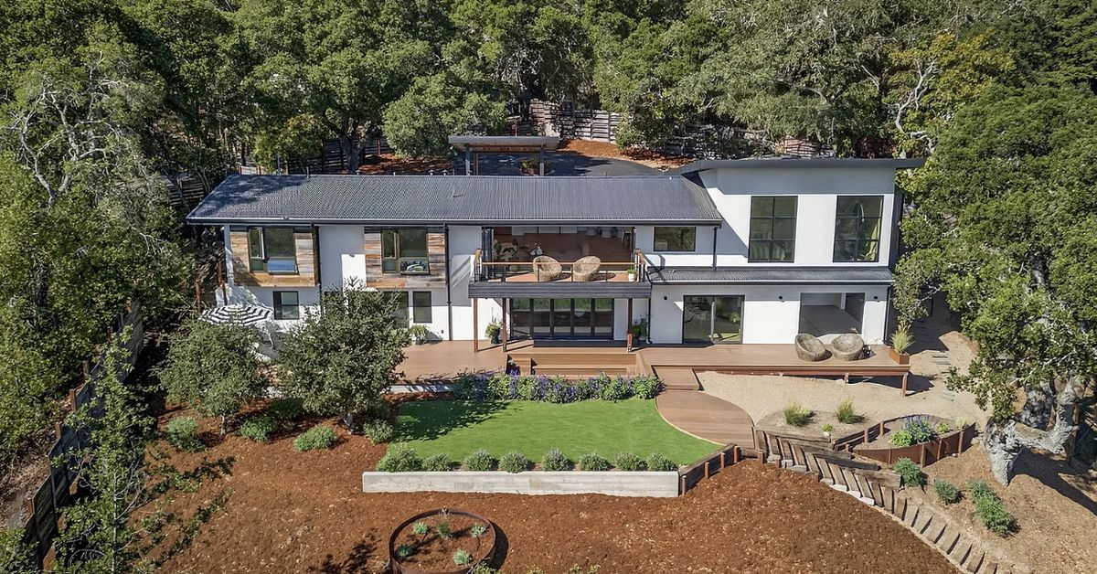 205 Crestview: Aerial view of the house and garden
