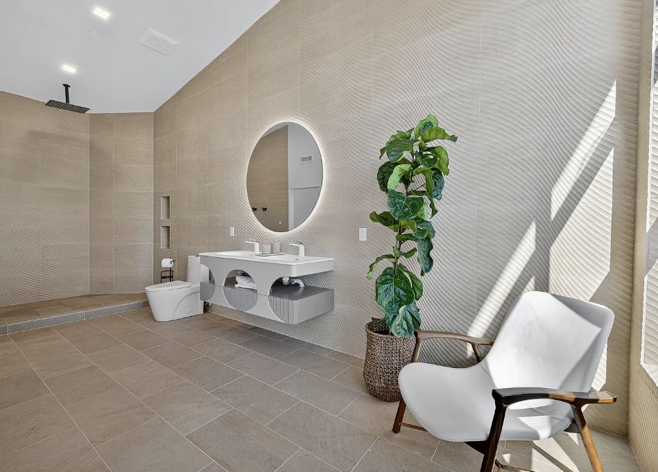 205 Crestview: Primary bathroom