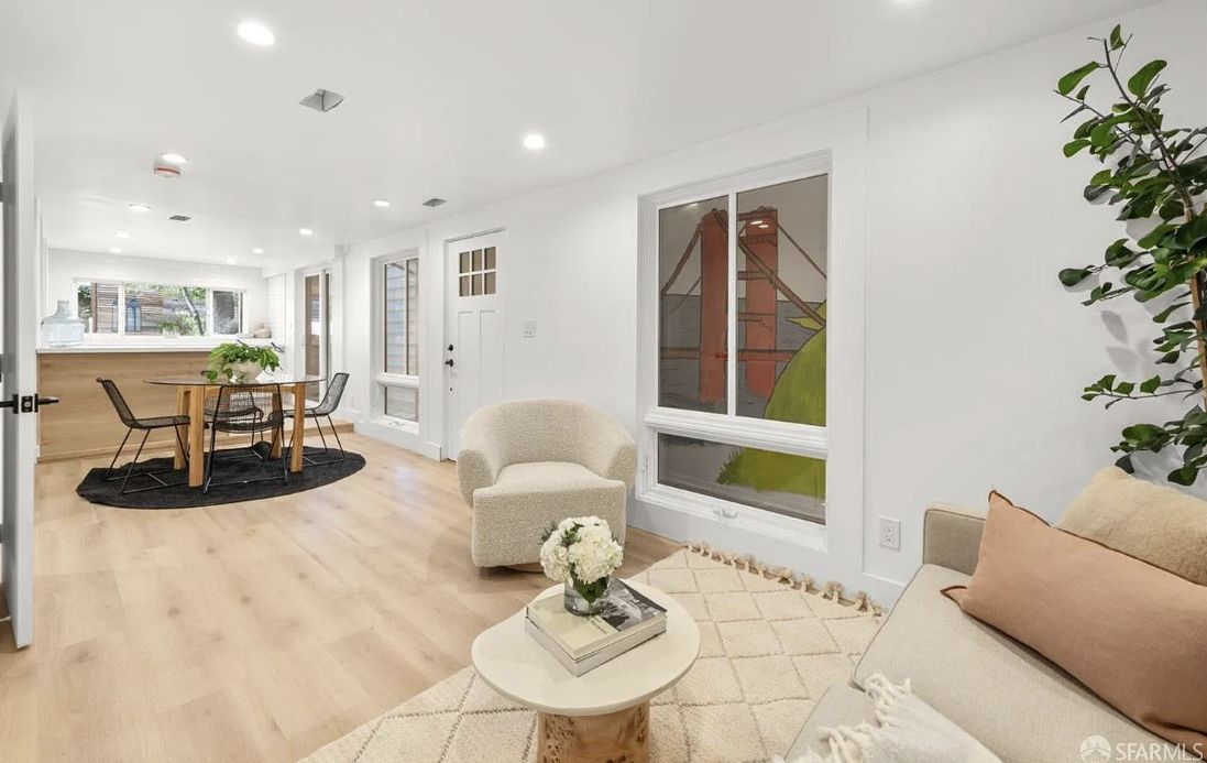 520 Vermont Street: Living room